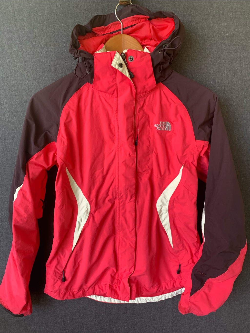 The North Face Women's S Amvd Hyvent Hooded Rain Windbreaker Jacket Hood